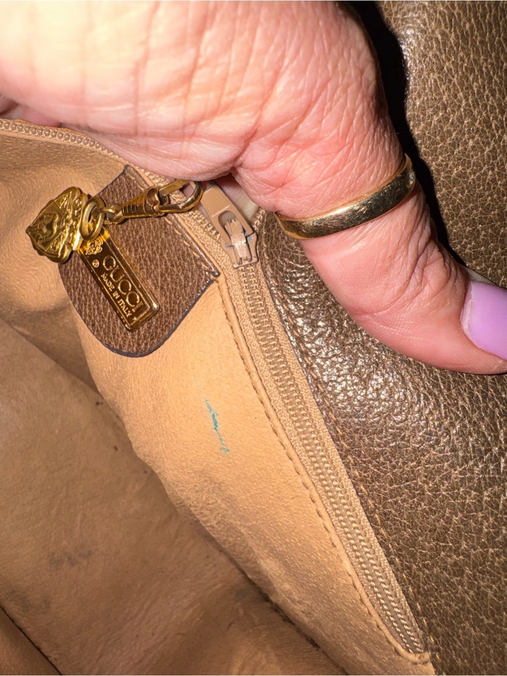 Gucci VINTAGE GG Supreme Canvas Crossbody w/ Web Stripe Good Preloved Condition - Picture 14 of 15